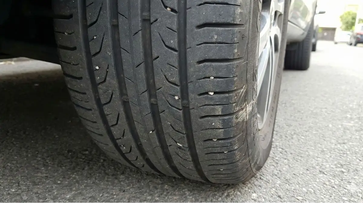 Quanto tempo fazer rodízio de pneus?